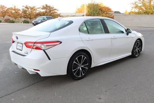 2020 Toyota Camry Hybrid SE