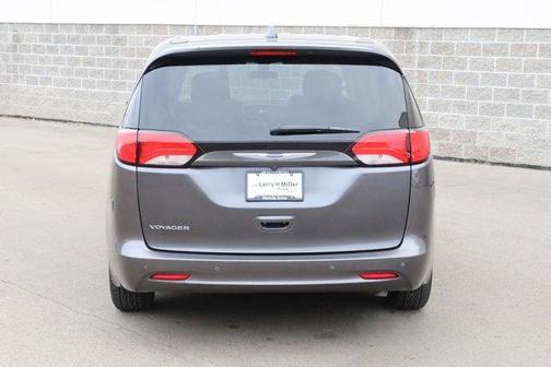 2020 Chrysler Voyager LX