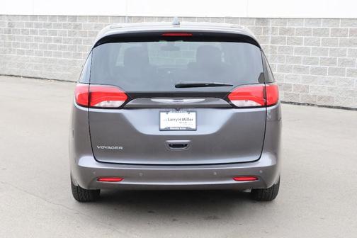 Granite Crystal Clearcoat Metallic 2020 Chrysler Voyager LX