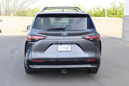 Magnetic Gray Metallic 2025 Toyota Sienna Limited