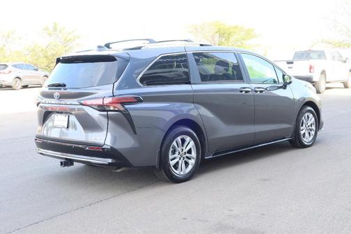 Magnetic Gray Metallic 2025 Toyota Sienna Limited