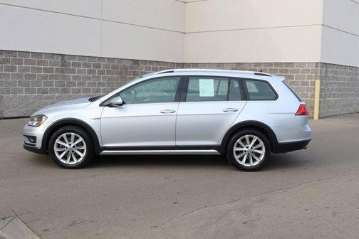 Reflex Silver Metallic 2017 Volkswagen Golf Alltrack TSI S