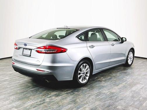 Photo 5 of 37 of 2020 Ford Fusion SE