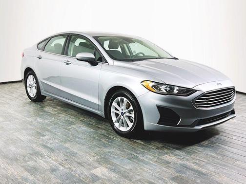 Photo 4 of 37 of 2020 Ford Fusion SE