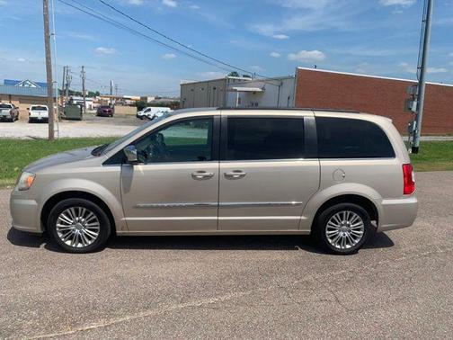 Sandstone 2015 Chrysler Town & Country Touring-L