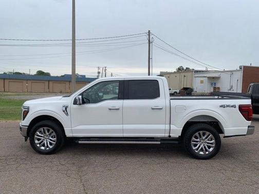 Star White Metallic Tri-Coat 2026 Ford F-150 Lariat