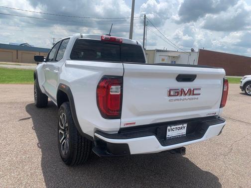 2024 GMC Canyon AT4