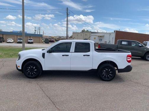 Oxford White 2025 Ford Maverick XL