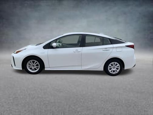 2022 Toyota Prius LE