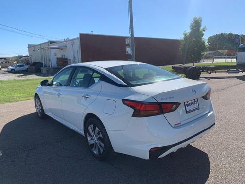 2022 Nissan Altima S FWD