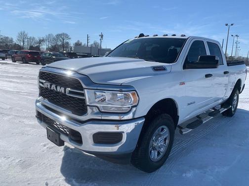 2022 RAM 2500 Tradesman Crew Cab 4x4 6'4' Box