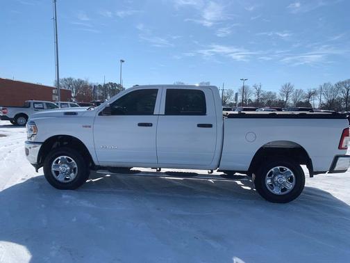 2022 RAM 2500 Tradesman Crew Cab 4x4 6'4' Box