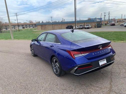 2025 Hyundai ELANTRA SEL