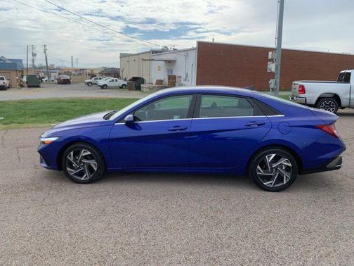 2025 Hyundai ELANTRA SEL