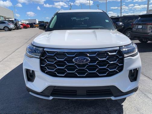 2025 Ford Explorer Platinum