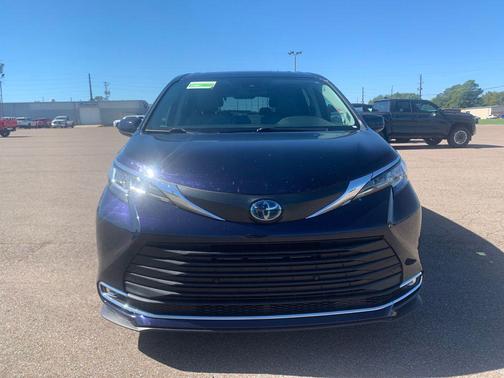 2023 Toyota Sienna XLE 7 Passenger