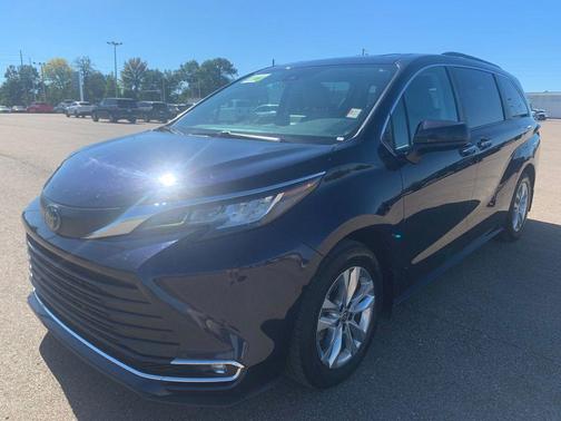 2023 Toyota Sienna XLE 7 Passenger