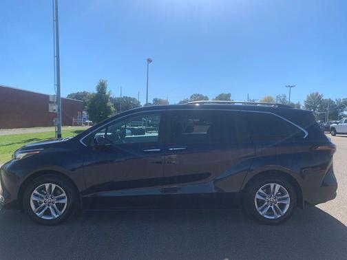 2023 Toyota Sienna XLE 7 Passenger