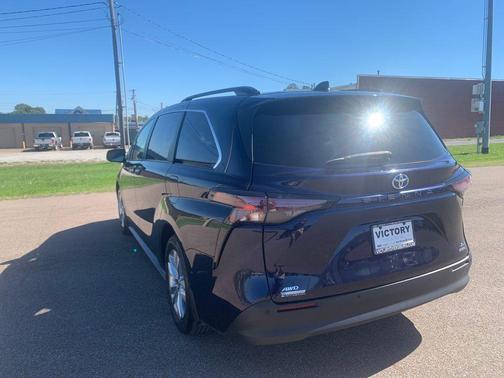 2023 Toyota Sienna XLE 7 Passenger