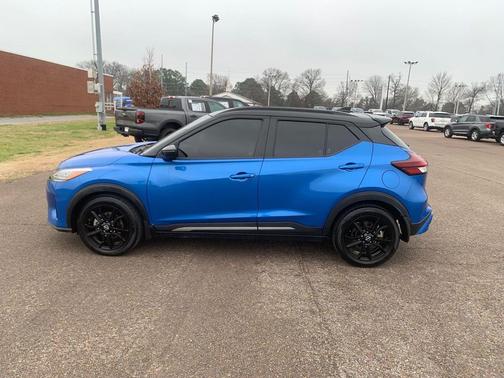 2022 Nissan Kicks SR