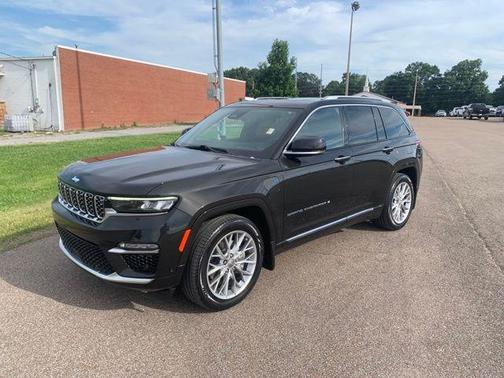 Diamond Black Crystal Pearlcoat 2023 Jeep Grand Cherokee 4xe Summit