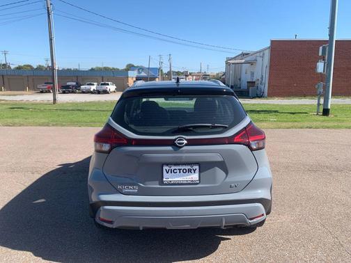 2023 Nissan Kicks SV