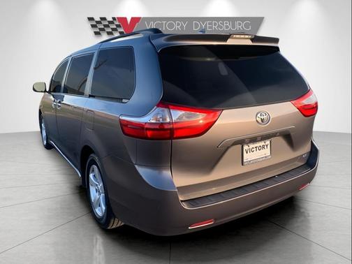 2020 Toyota Sienna LE