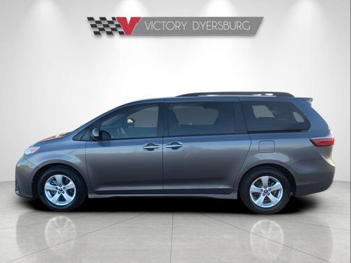2020 Toyota Sienna LE