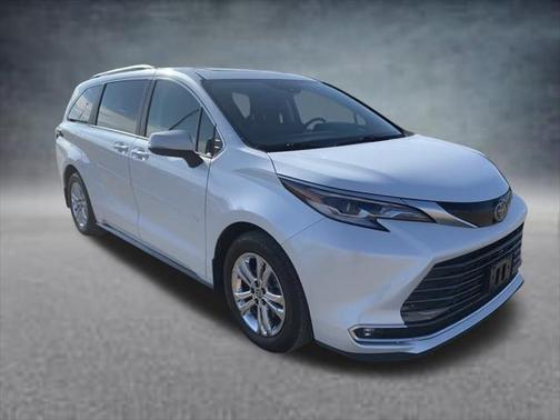 2023 Toyota Sienna Platinum 7 Passenger