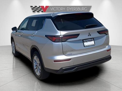 Alloy Silver Metallic 2025 Mitsubishi Outlander ES S-AWC