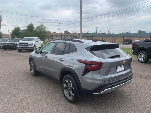 Sterling Gray Metallic 2025 Chevrolet Trax LT