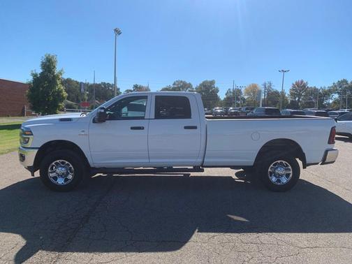 2025 RAM 2500 Tradesman Crew Cab 4x4 8' Box