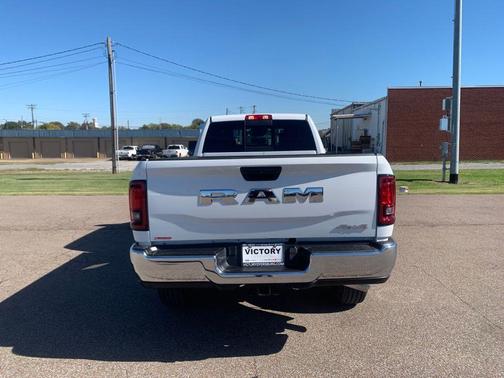 2025 RAM 2500 Tradesman Crew Cab 4x4 8' Box