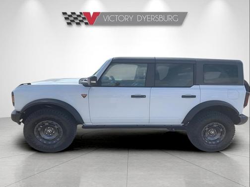 Oxford White 2025 Ford Bronco Badlands