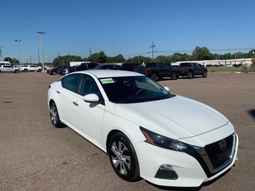 2022 Nissan Altima S FWD
