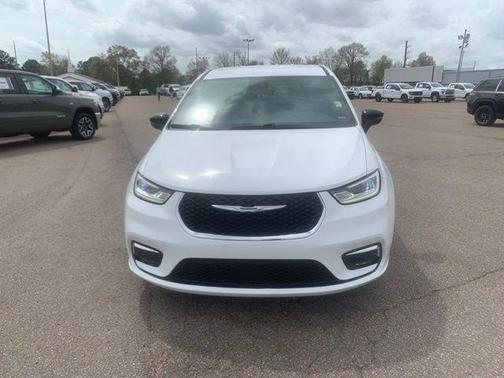 2025 Chrysler Pacifica L