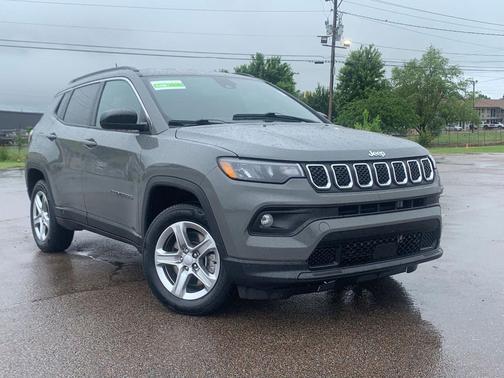 Sting-Gray Clearcoat 2023 Jeep Compass Latitude