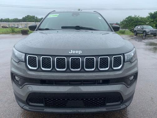 Sting-Gray Clearcoat 2023 Jeep Compass Latitude