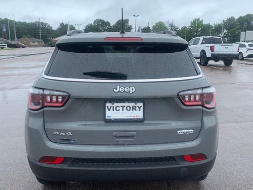 Sting-Gray Clearcoat 2023 Jeep Compass Latitude