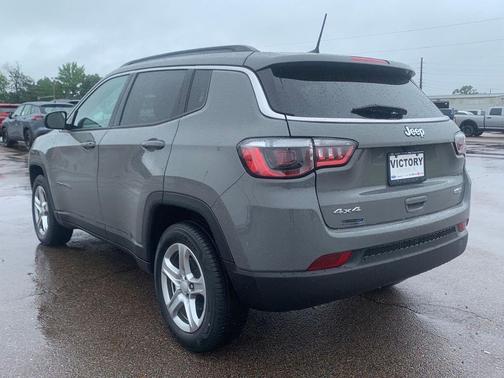 Sting-Gray Clearcoat 2023 Jeep Compass Latitude
