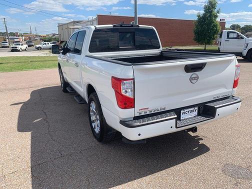 2023 Nissan Titan SV