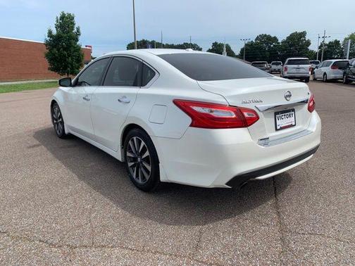 Pearl White 2016 Nissan Altima 2.5 SL