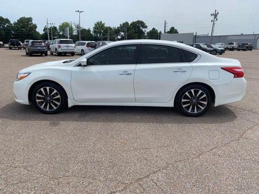 Pearl White 2016 Nissan Altima 2.5 SL
