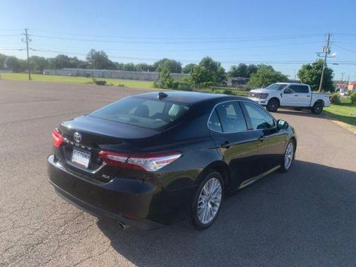 Midnight Black Metallic 2019 Toyota Camry XLE