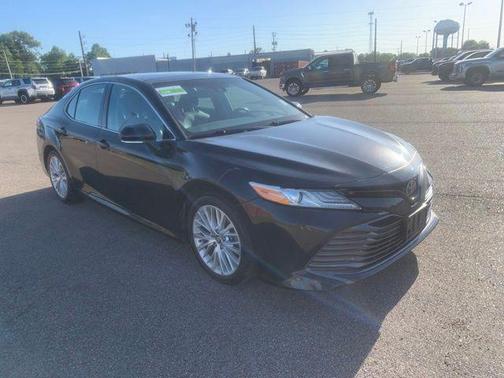 Midnight Black Metallic 2019 Toyota Camry XLE