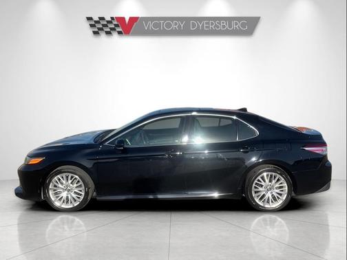 Midnight Black Metallic 2019 Toyota Camry XLE