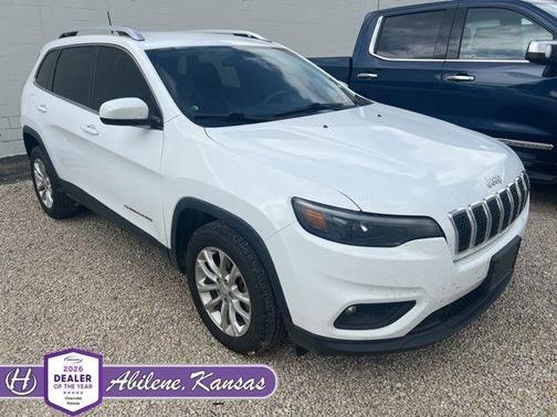 White 2019 Jeep Cherokee Latitude