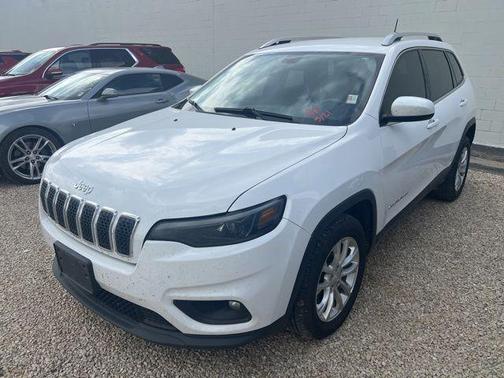 White 2019 Jeep Cherokee Latitude