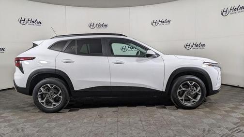 Summit White 2026 Chevrolet Trax LT