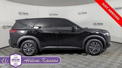 2024 Nissan Pathfinder S